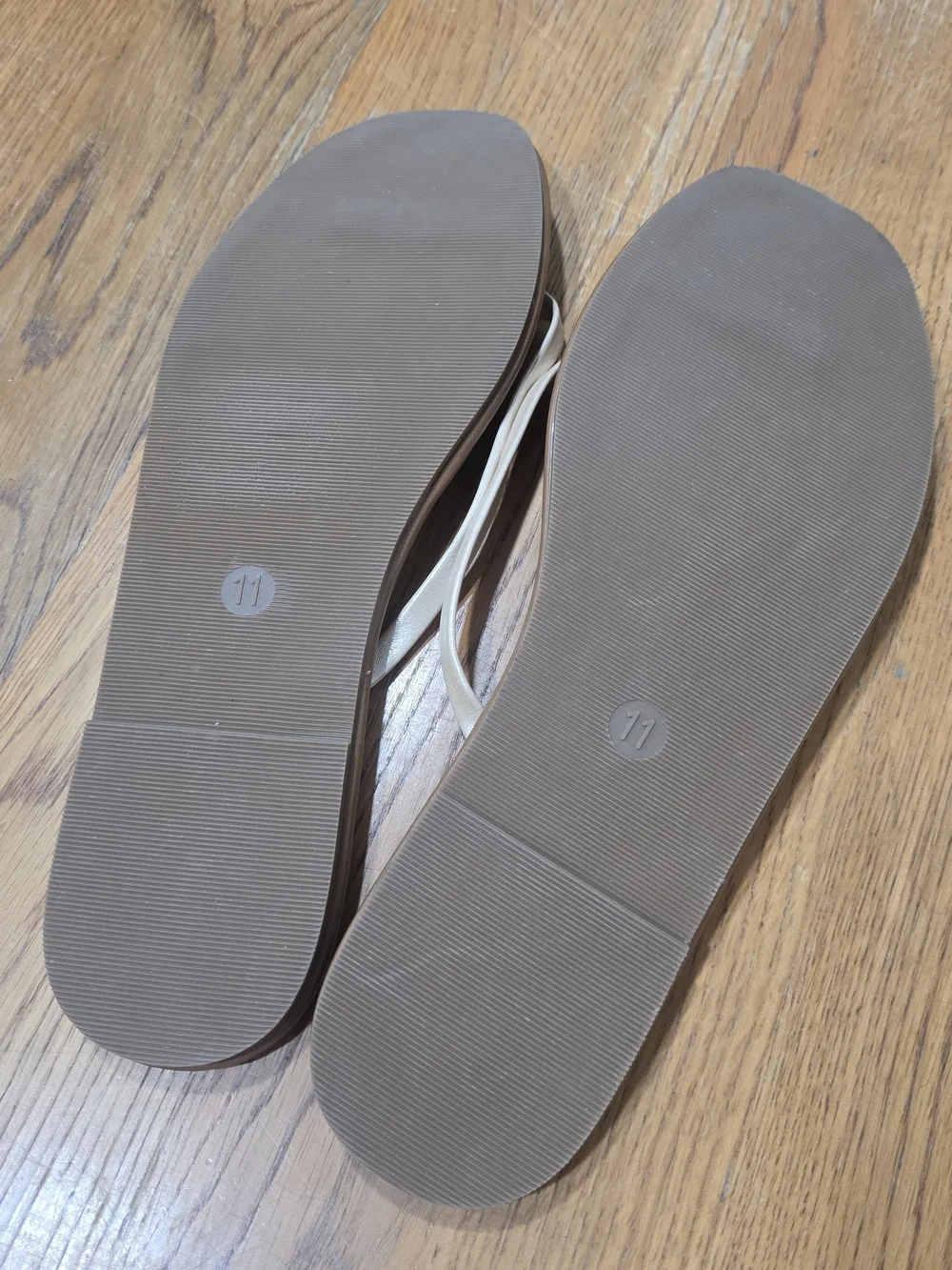 Shade & Shore Glitter White & Tan Flip Flop Sandals-Size 11 M - Free Shipping!